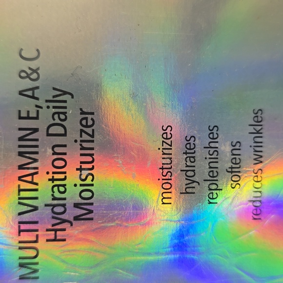 Secret Collagen Hydration Daily Moisturizer With Vit E, A & C, 1.7 Oz, NEW - Picture 2 of 5